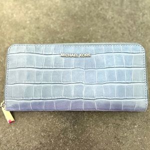 Michael Kors Accordion Wallet